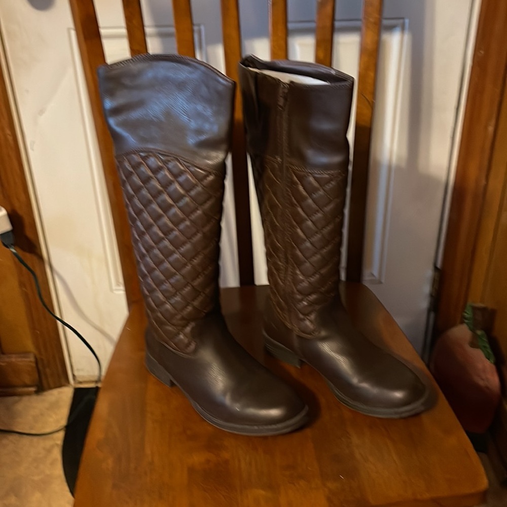 Boots - Picture 2 of 4